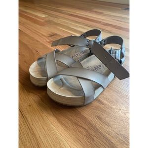 Blowfish Makara Sandal Sz 7.5